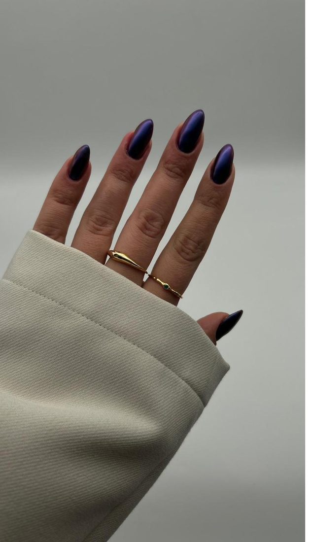 Violette Cat-Eye Chrome Gelnägel, mandelförmig